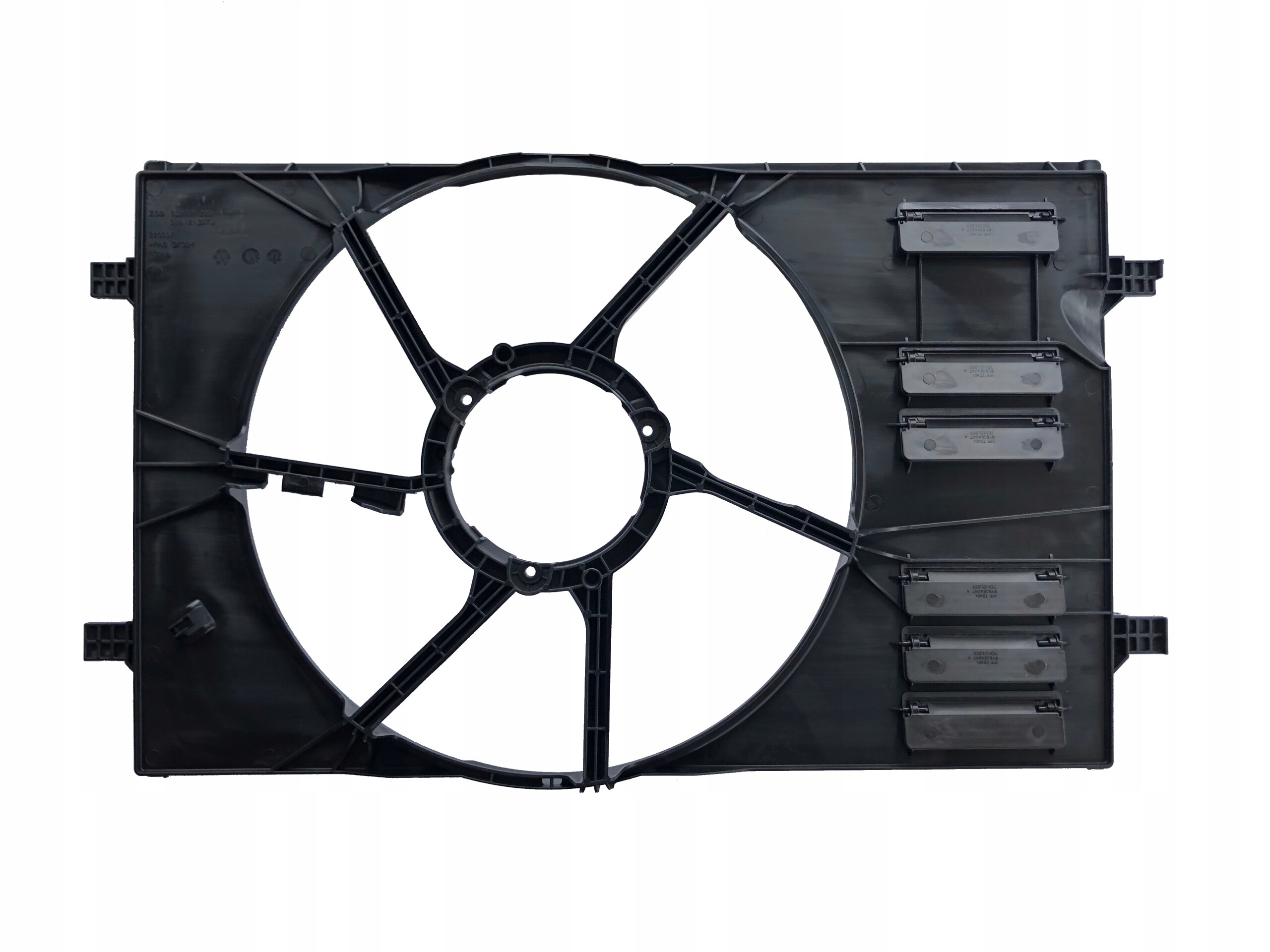 Kühlerlüftergehäuse Volkswagen VW Passat B8 14-